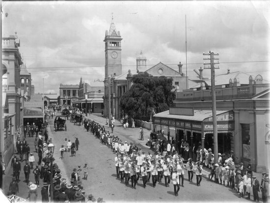 Gill Street Procession at Deane St coming from Mosman Street