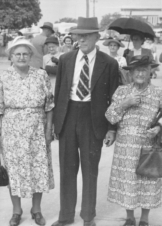 Alice and Ernest Wolgast, with her mother Elizabeth Dobson