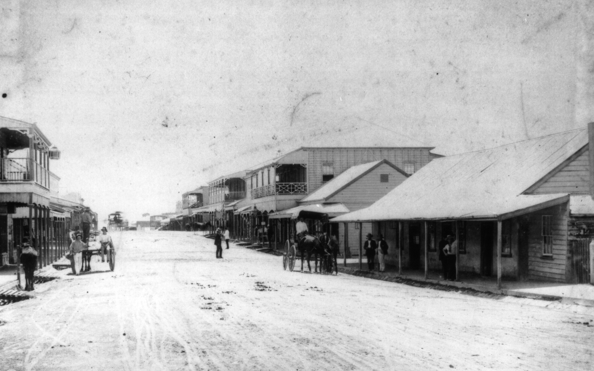 Mosman Street looking north near Gard&rsquo;s Clubhouse hotel