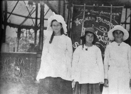 Girls at a Sunday School picnic in Lissner Park
