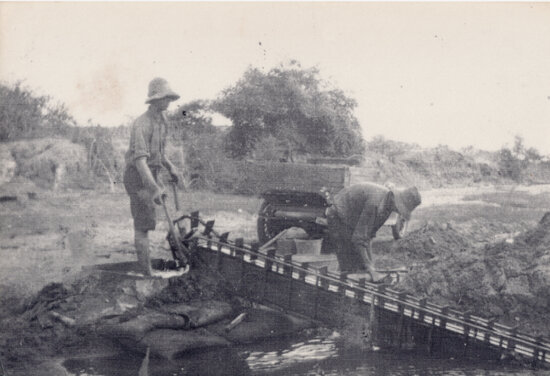 Ned &amp; Joe Hancock using a California Pump, Ravenswood
