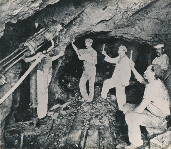 Miners in Sunset No 4 Level footwall Section, Ravenswood