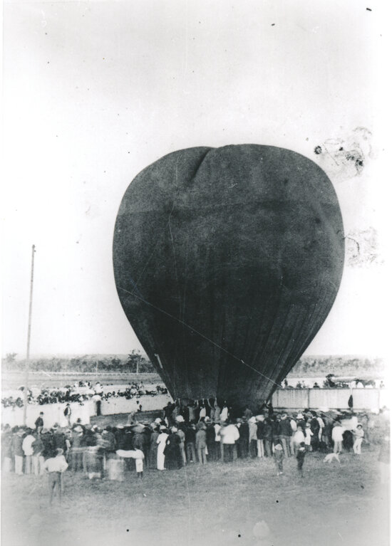 First hot air balloon ascent in Charters Towers - Miss Val &amp; Gladys Van Tassell