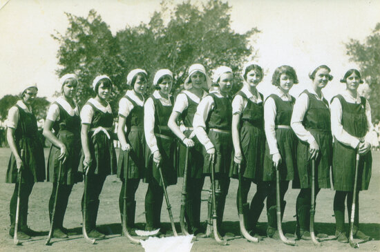 Charters Towers Hockey &lsquo;B&rsquo; team Girls 1920s