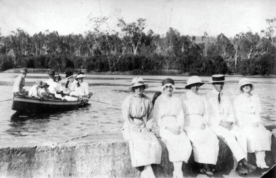 Members of the De Castres Family at the Weir, 1914?