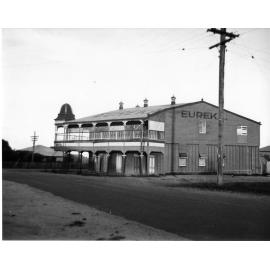 Eureka Hotel, from York Street, 1962