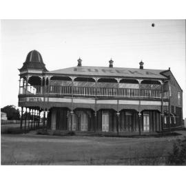 Eureka Hotel, from York Street, 1962