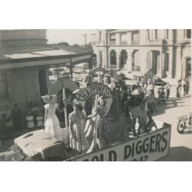 ‘Gold Diggers’ Float in procession, Gill street 1947