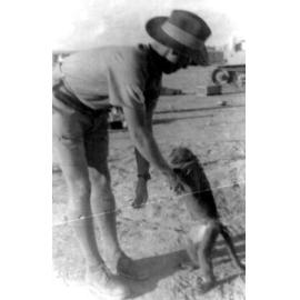 John Anning with monkey in Tobruk, WW2 December 1941