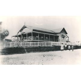 Qld Government Savings Bank & Courthouse, Ravenswood, circa 1904