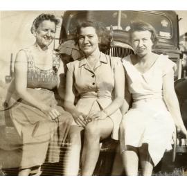 Emma Bright, Miss Erseg and Polly Teasdale at the Burdekin Bridge, 1949