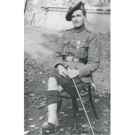 Man in Highlander army unit uniform