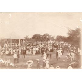 Large crowd at the Band Rotunda, Lissner Park c1902