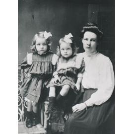 Florence Bell with Lorne and Maud, Ravenswood