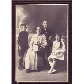 Elizabeth Harrison children Walter, John (Jack) and Margaret