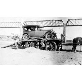 Crossing the Burdekin River before the Road bridge was built