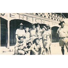 Soldiers and bar staff outside the Sovereign Hotel, 1942