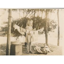 Chisholm Collection: various of Thea Chisholm