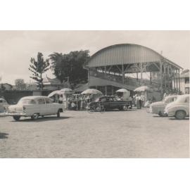 Trotting at the Showgrounds, Melbourne Cup Day