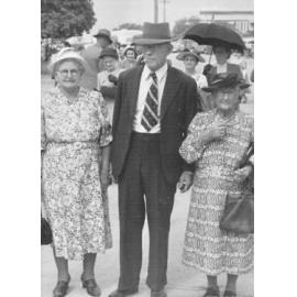 Alice and Ernest Wolgast, with her mother Elizabeth Dobson