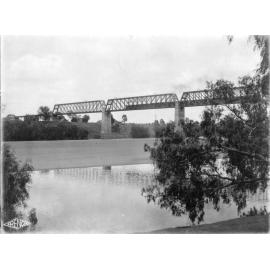 Train on the Burdekin Rail Bridge