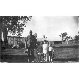 Jupiter Mosman with McDonald children at Dotswood Station, 1927